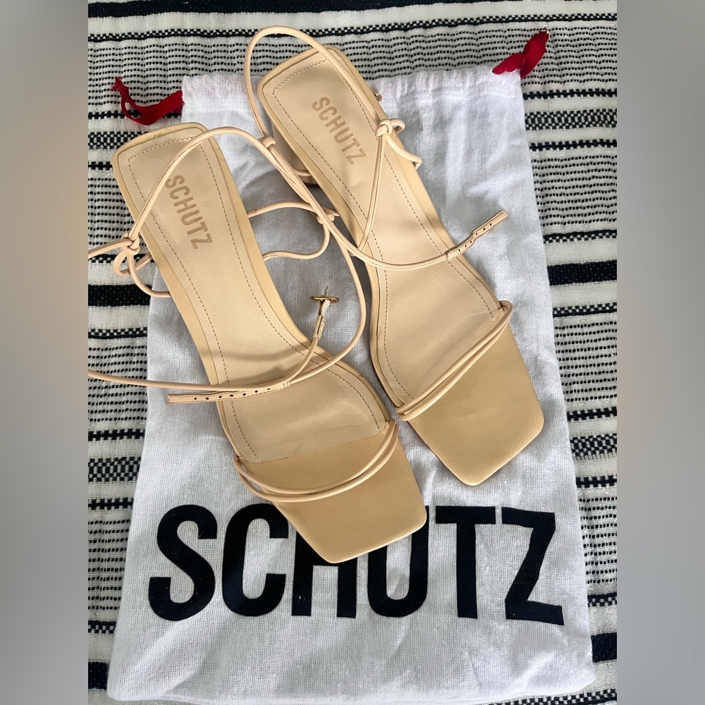 Schutz Pompeii mid heel sandal, size 9.5.